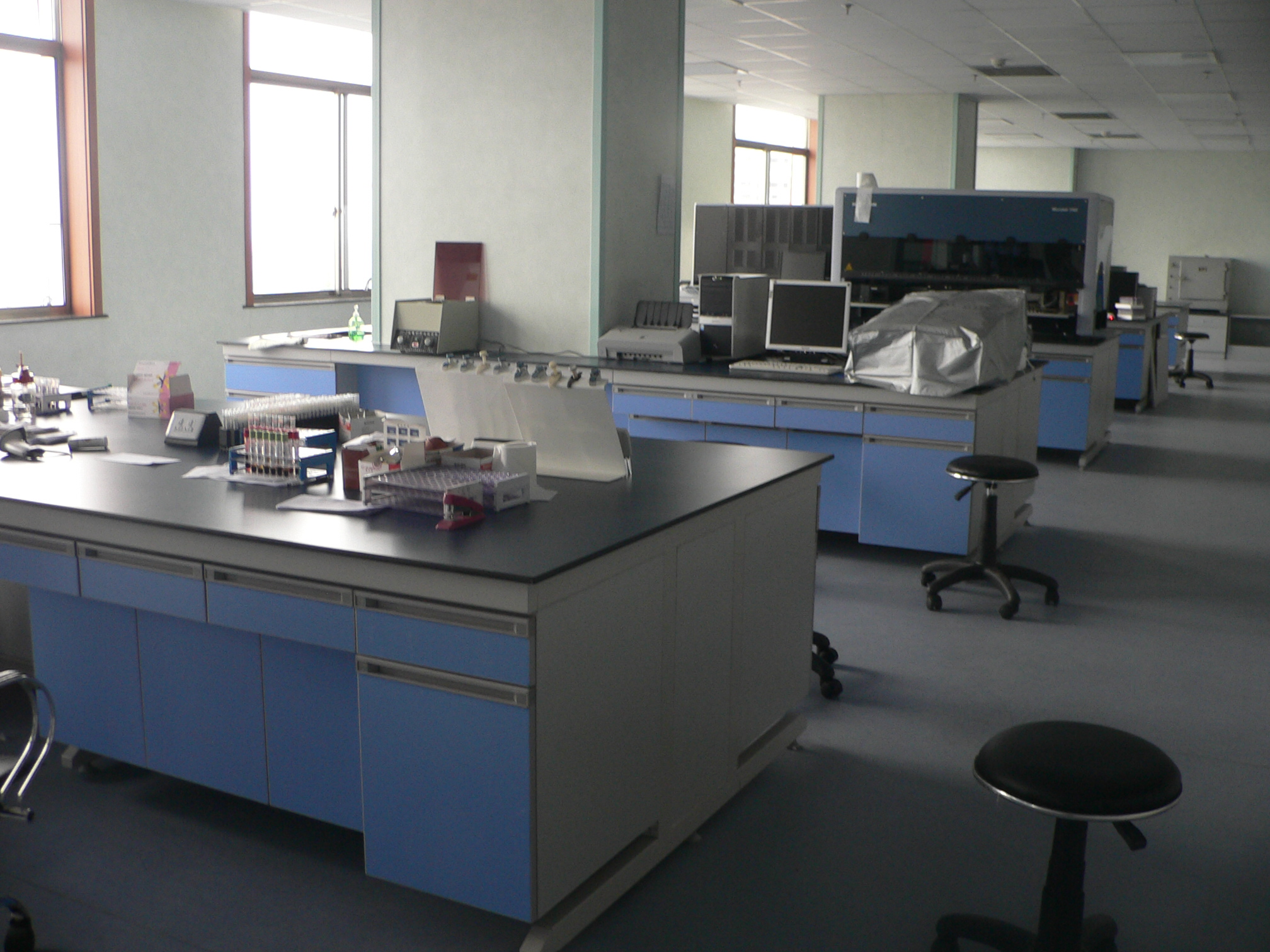 番禺君鴻無機化學(xué)實驗室設(shè)計與施工(圖2) 番禺君鴻無機化學(xué)實驗室設(shè)計與施工(圖2)